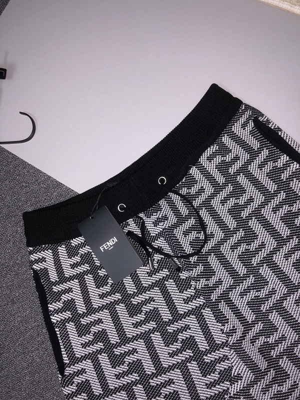 ブランドハーフパンツ背面デザイン